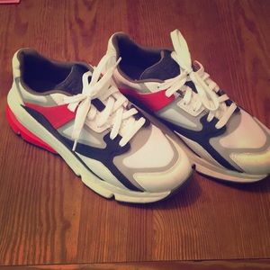 Men’s size 8.5 Under Armour Retro sneakers.